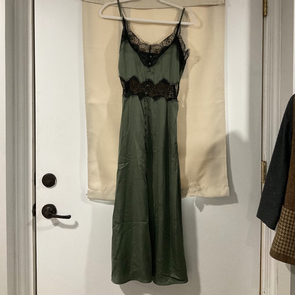 ASOS DESIGN button through midi lace insert slip dress in khaki - Picture 3 of 3